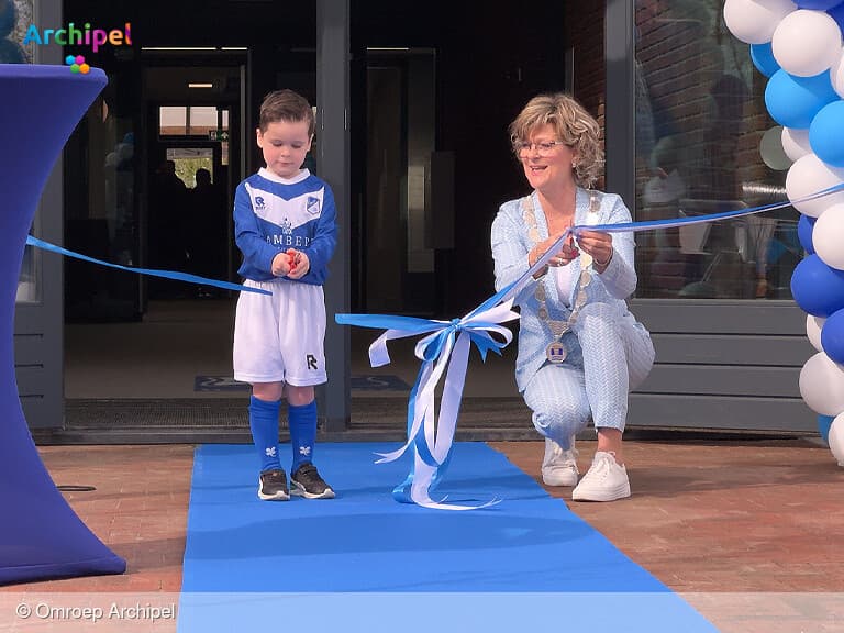 Feestelijke opening van nieuwe kleedkamers bij voetbalvereniging DBGC