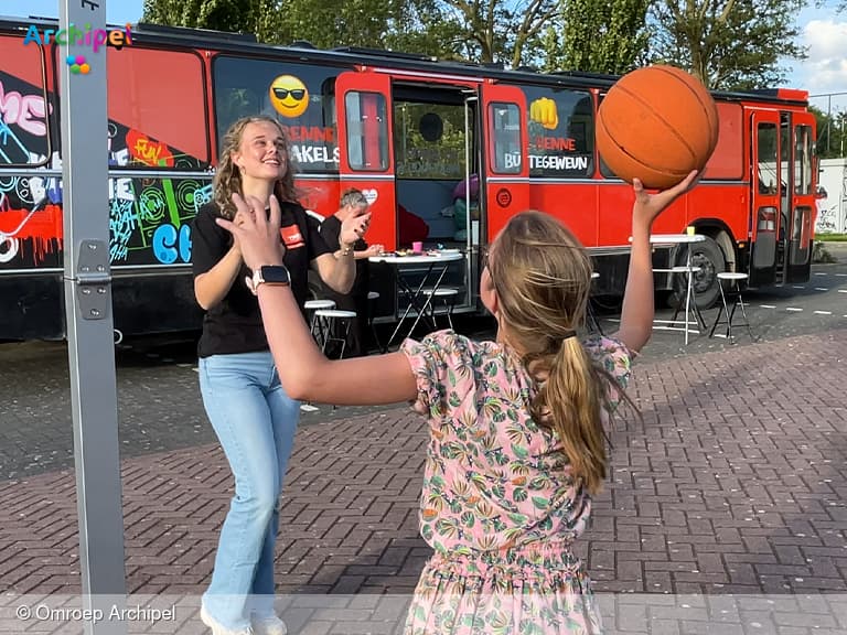 Mobiele ontmoetingsplek van Youth for Christ nu ook in Ooltgensplaat