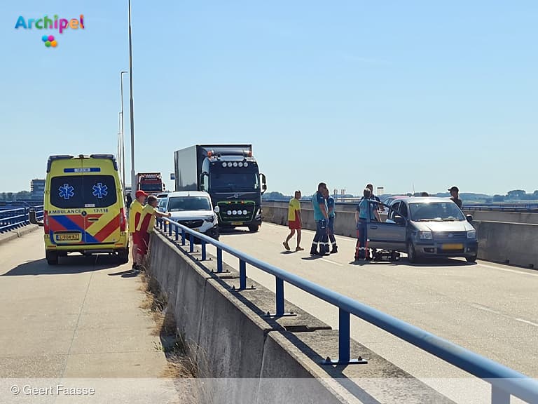 Aanrijding N57 zorgt voor file naar Hellevoetsluis