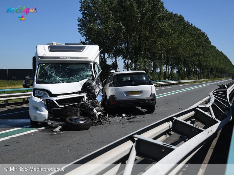 Gewonden bij frontale botsing op N59 bij Oude-Tonge