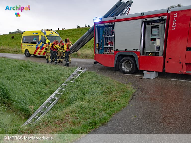 Man met rolstoel te water in Herkingen