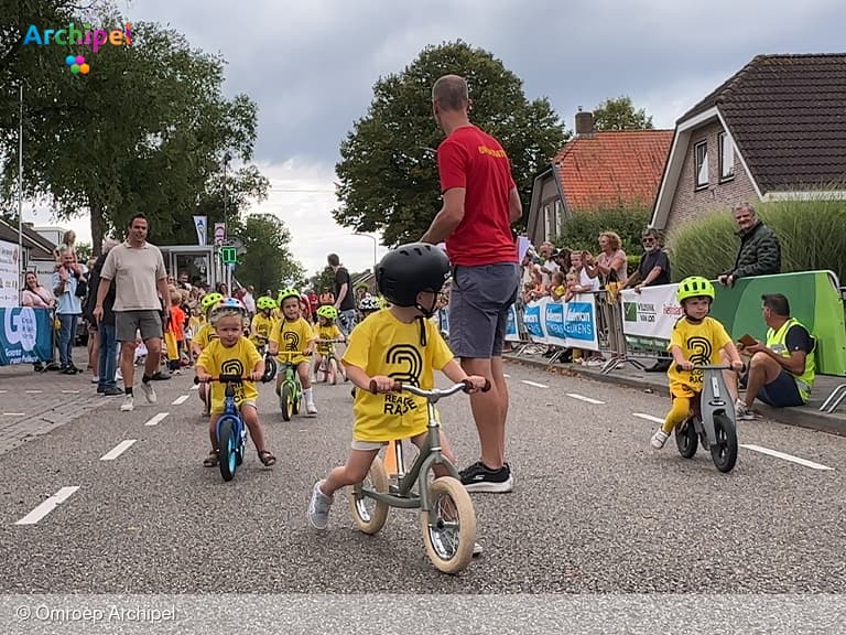 Wielerronde van Dirksland: sportieve dag met overwinningen en spanning