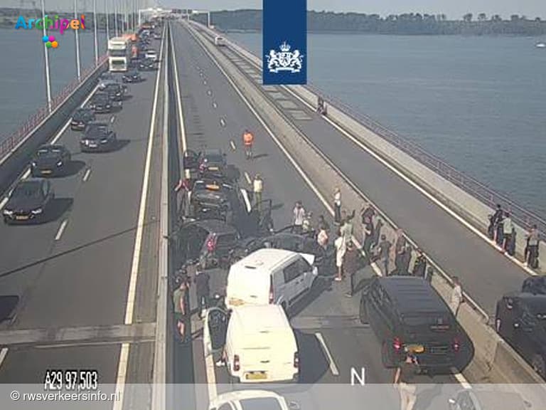 Haringvlietbrug afgesloten wegens ongeval