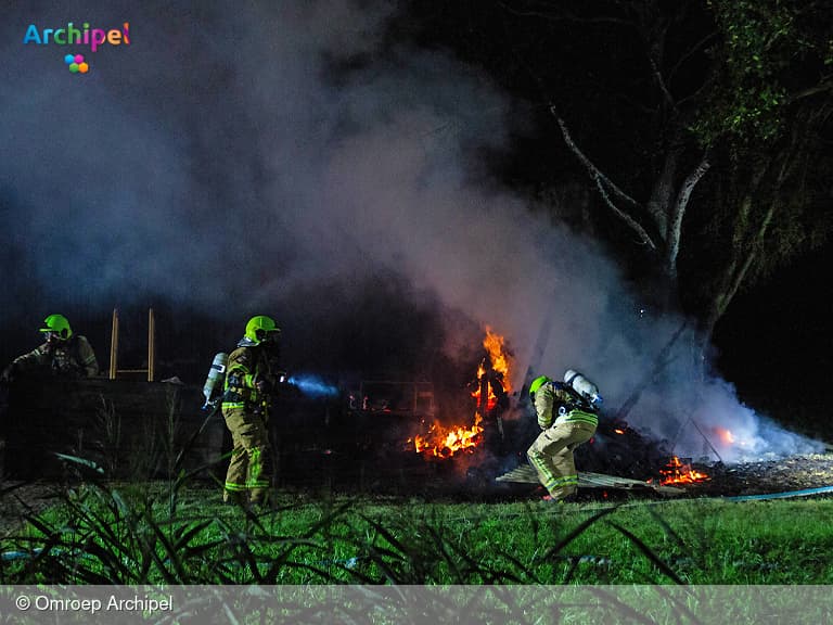Brandweer voorkomt uitbreiding bij houtopslagbrand