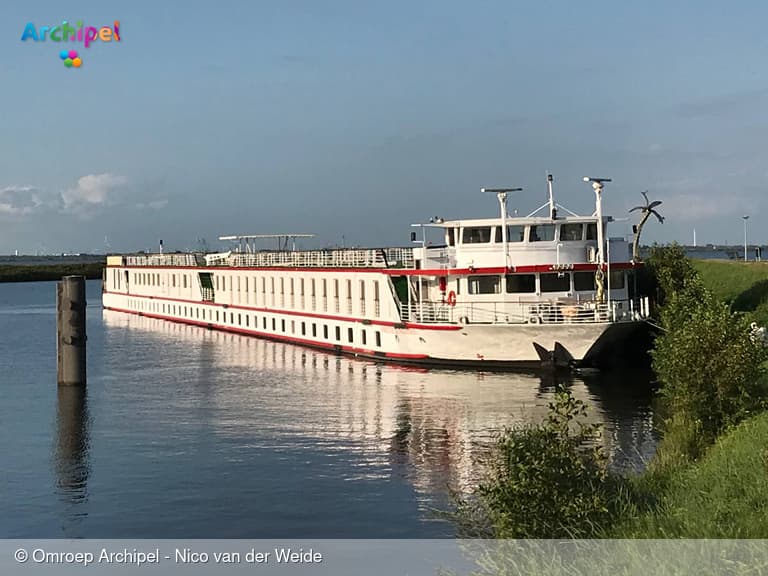 Kijkmogelijkheid bij asielzoekersboot Middelharnis
