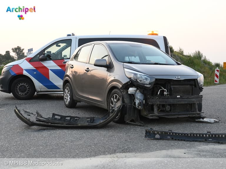 Brommer en auto in botsing op kruising N215
