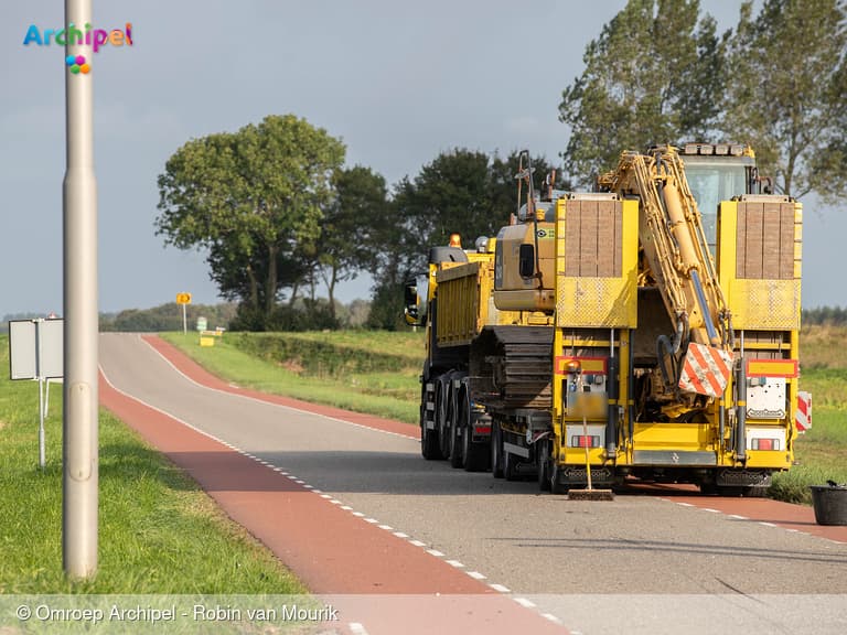 Auto belandt in sloot na botsing op Plaatweg Melissant