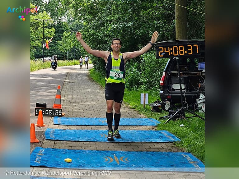 Lange afstandswandelaar Jan 't Mannetje loopt 160 km in 29 uur