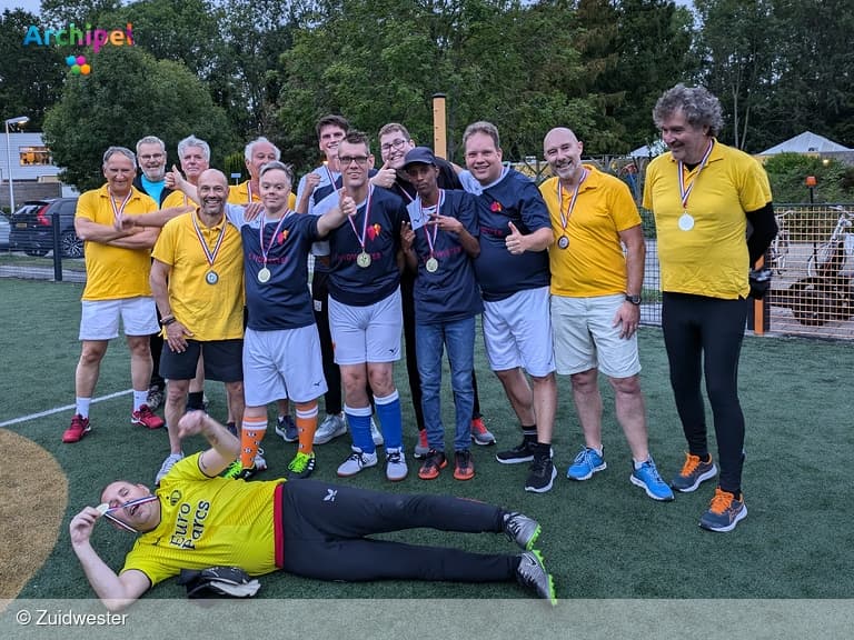 Hernesseroord Tigers verslaan Lions tijdens jaarlijkse voetbalwedstrijd