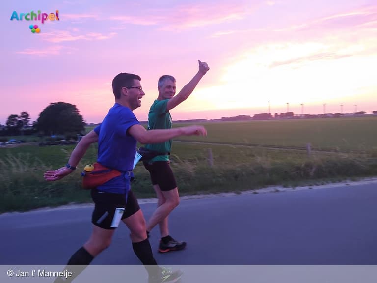 Jan 't Mannetje loopt de historische 160 km wandeltocht