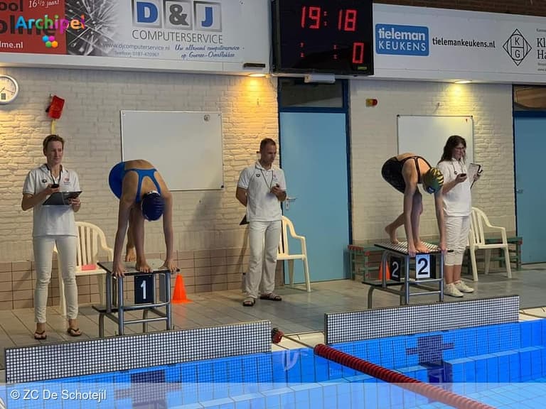 Nationale zwemcompetitie voor Schotejil begonnen