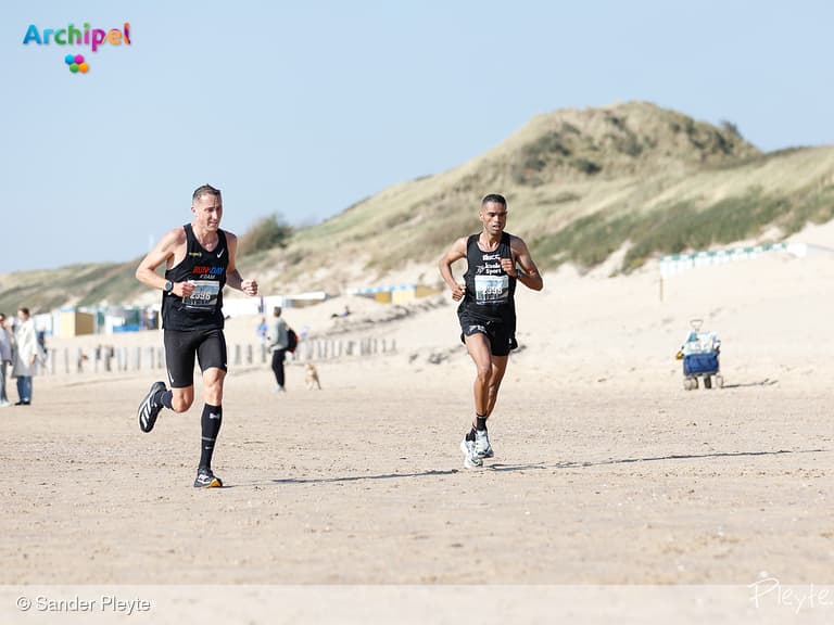 Ricardo Sint Nicolaas tweede in spannende Kustmarathon Zeeland