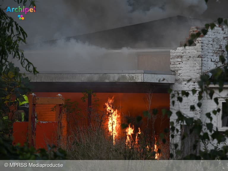 Brand in voormalig schoolgebouw in Sommelsdijk
