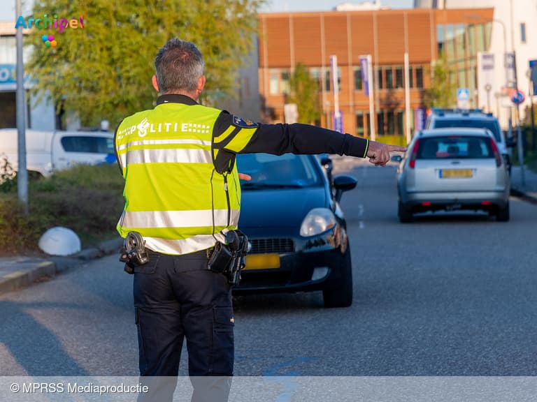 Scooter ontsnapt met hoge snelheid tijdens verkeerscontrole