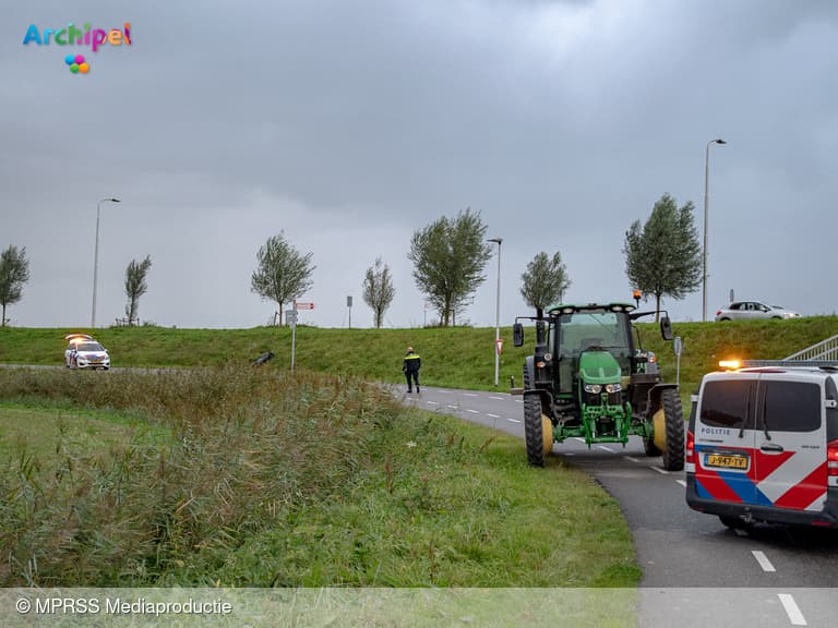 16-Jarige jongen overleden bij aanrijding tussen brommer en tractor