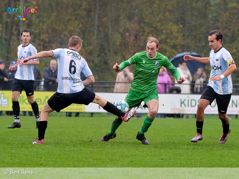 DVV'09 wint derby en blijft medekoploper