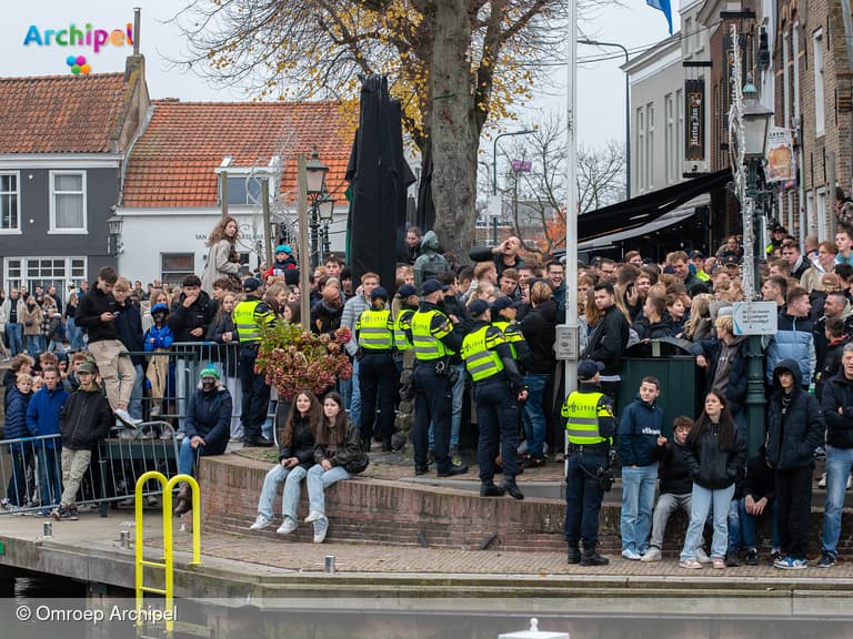 Sinterklaas veilig aangekomen in Middelharnis te midden van bijzondere sfeer
