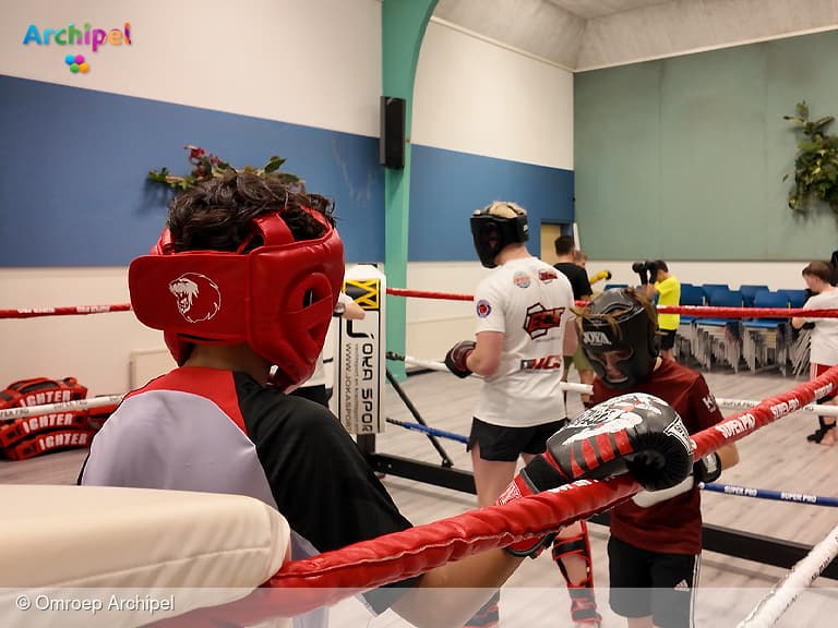 Stellendamse jongeren kickboksen voor conditie en respect