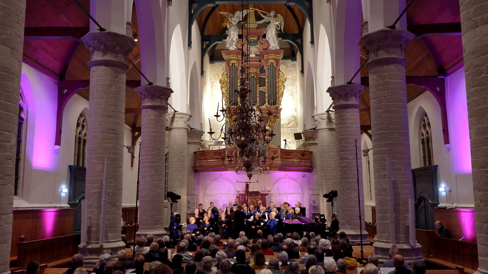 Dirkslands kerstconcert met koren te zien op televisie