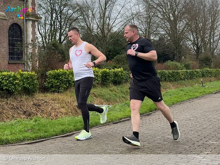 Broer en vriend lopen Rotterdam Marathon na tragisch verlies