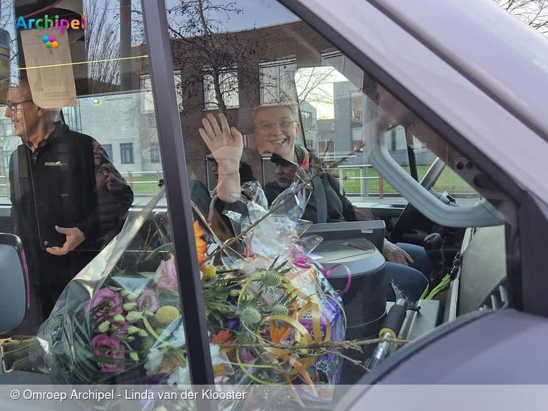 Eerste buurtbuslijn naar Herkingen feestelijk in gebruik genomen