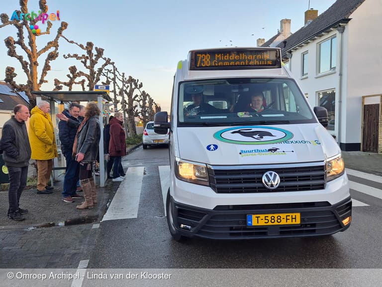 Eerste buurtbuslijn naar Herkingen feestelijk in gebruik genomen