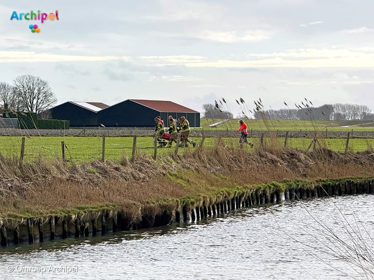 Man onderkoeld uit het water gered