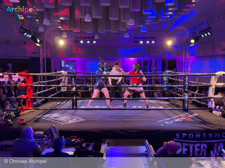Eerste boksgala op Goeree-Overflakkee brengt tienduizenden euro's op