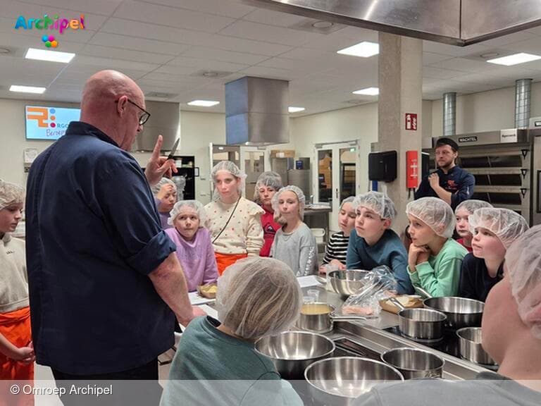 Jonge chefs in de dop: basisschoolleerlingen koken in professionele keuken