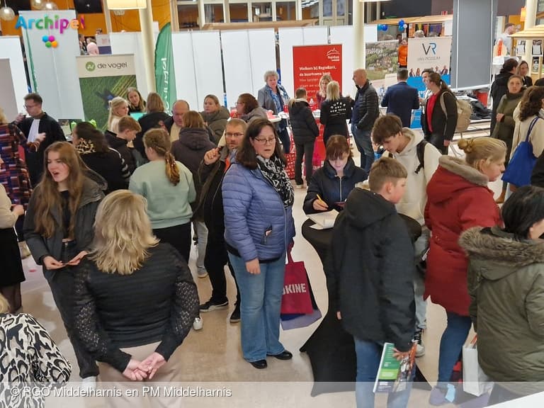 Drukbezochte studie-en beroepenmarkt bij de CSG Prins Maurits en RGO College
