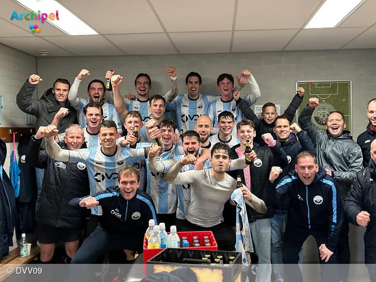 DVV'09 verstevigt koppositie en pakt periodetitel na zwaarbevochten zege