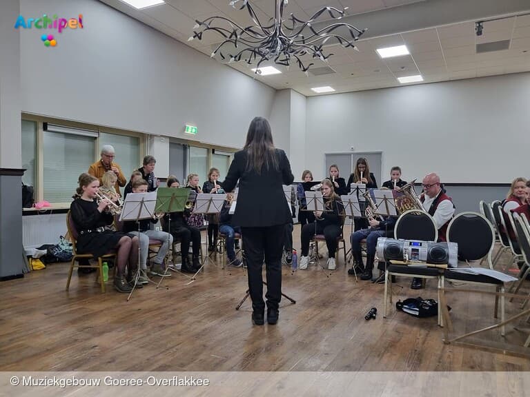 Leerlingen blaasinstrumenten verzorgen muzikale middag