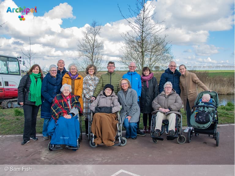 Groeiend eerbetoon: gedenkbomen voor twee 100-jarige inwoners Goeree-Overflakkee