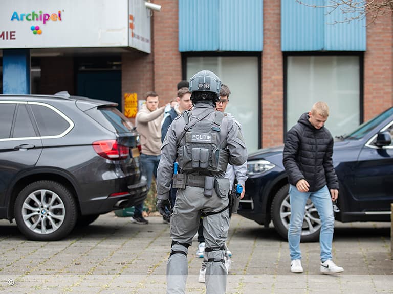 Dienst Speciale Interventies oefent in oud schoolgebouw