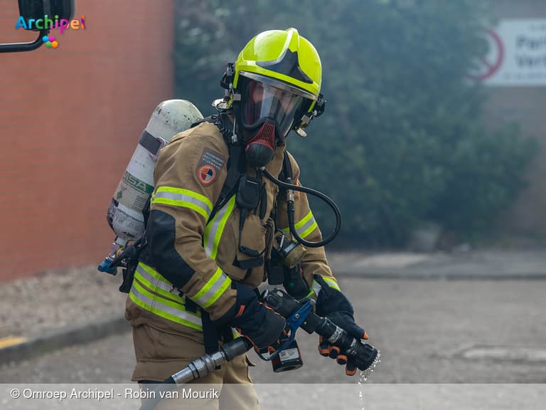 Overkapping in brand door bankstel