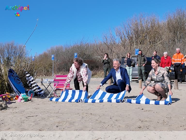 Badstrand Twins bij De Punt officieel heropend na opknapbeurt