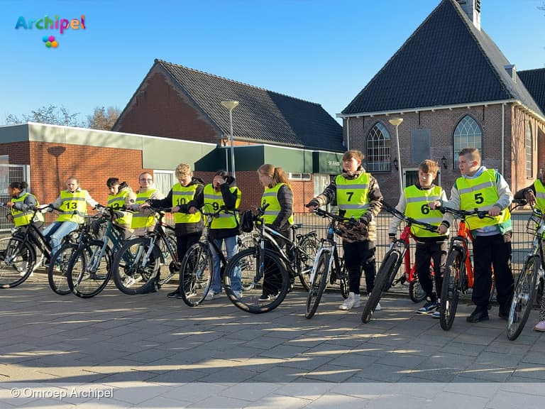Leerlingen doen verkeersexamen: "Zwemmen leer je ook niet uit een boekje"