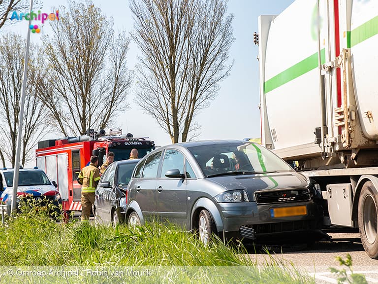 Botsing bij afslag milieustraat: één gewonde naar ziekenhuis