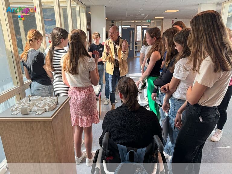 Kunstenaar Ben Zegers opent expositie 'De mens, de maat' op CSG Prins Maurits