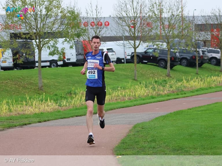 Eric Wolfert snelste AV Flakkee-loper tijdens NN Marathon Rotterdam 2025