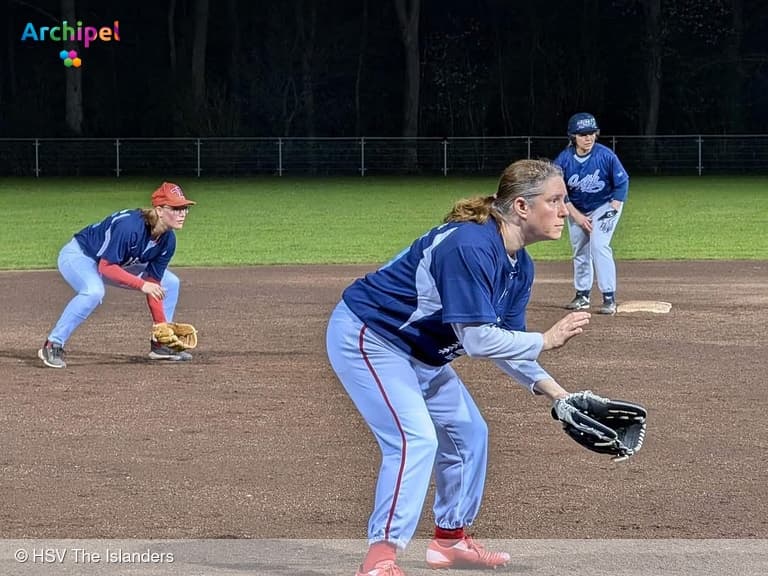 Softbal dames schitteren in openingswedstrijd