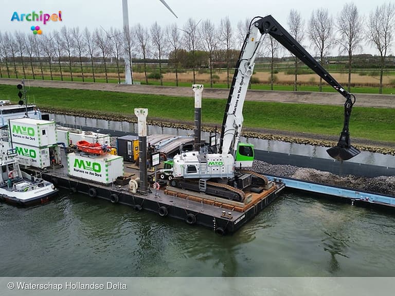 400.000 kilo stenen voor stevige dijken onder water