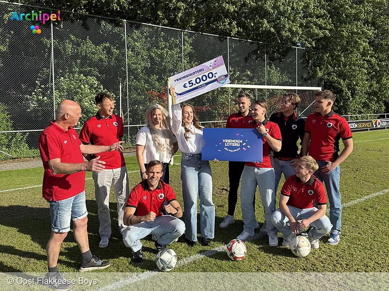 Voetbalvereniging Oost Flakkeese Boys ontvangt 5.000 euro