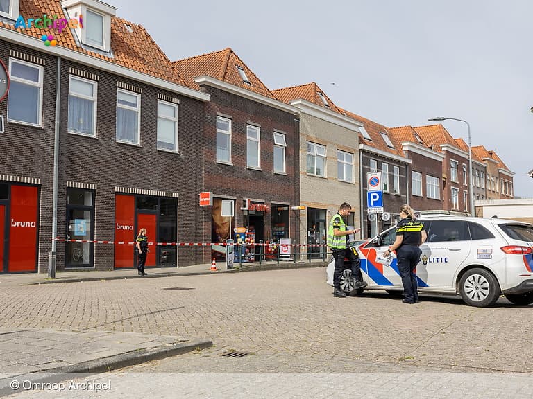 Gemaskerde man pleegt gewapende overval op winkel