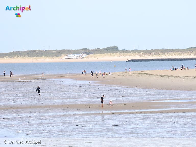 Het Noordzeestrand op de Brouwersdam verdwijnt