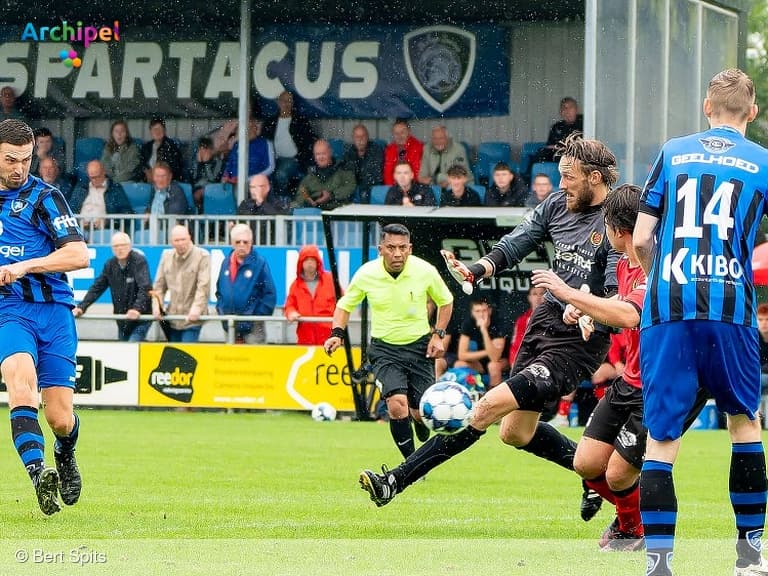De Jonge Spartaan knokt, maar ziet overwinning uit handen glippen