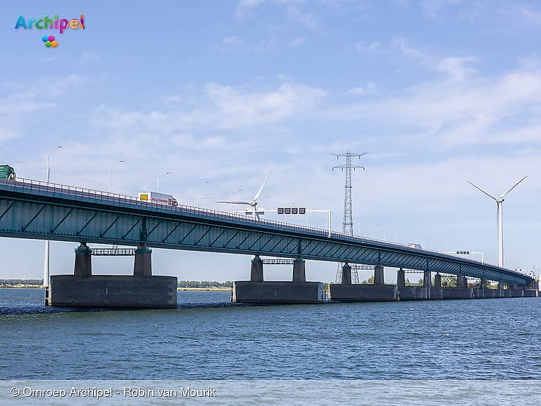 Nachtelijke afsluiting Haringvlietbrug voor onderhoud
