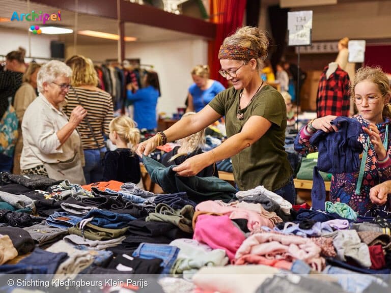 Tweedehands kleding- en speelgoedbeurs viert jubileum
