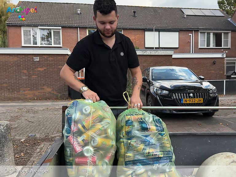 Vrijwilligers dierenhulp gedupeerd: containers gesloopt voor blikjes