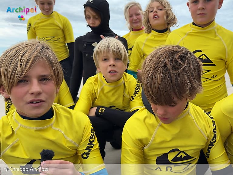 Kinderen leren veilig zeezwemmen bij geslaagde pilot in Ouddorp